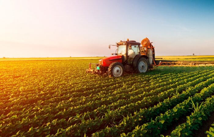 Trator em meio a uma lavoura - Nota Fiscal Produtor Rural RO
