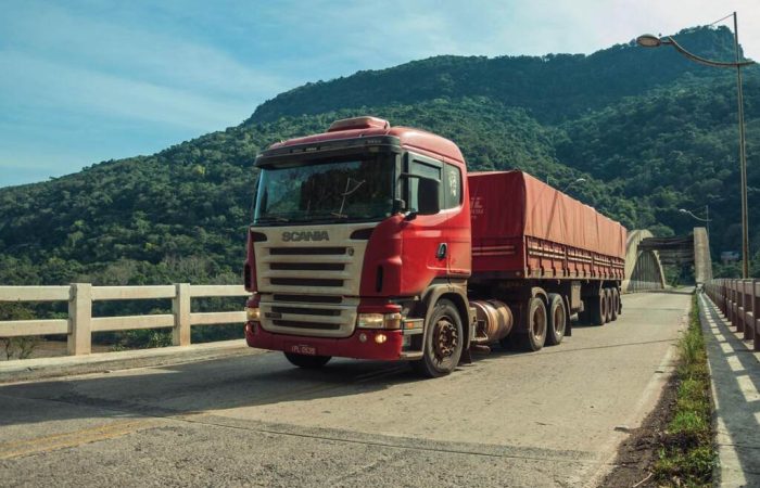 caminhão representando o Código Identificador da Operação de Transporte (CIOT)