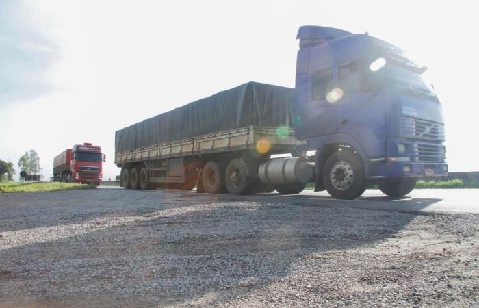 caminhão representando o ICMS transporte