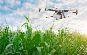 drone em plantação representando as tecnologias da agricultura 5.0