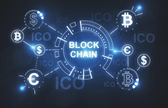 Ilustração digital de vários ícones representando moedas virtuais, conectadas ao título "Blockchain".